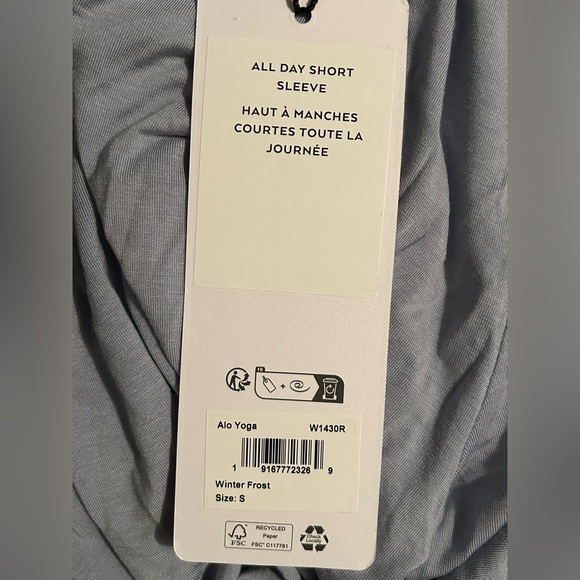 Alo yoga The All Day Short Sleeve in winter frost sz small NWT - Picture 8 of 8